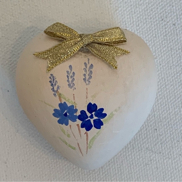 Heart Shaped Bisque Porcelain Trinket Box Blue Flowers Gold Bow Lid Vintage 2"x2 - Picture 5 of 14